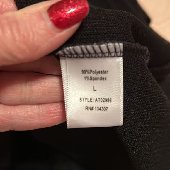 EUC Stitch & Knot Cold Shoulder Sweater (size Large) - Picture 5 of 6